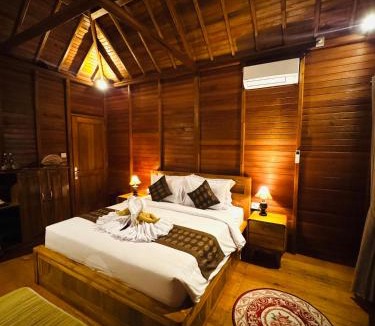 Sidemen House | Deva Graha Sidemen