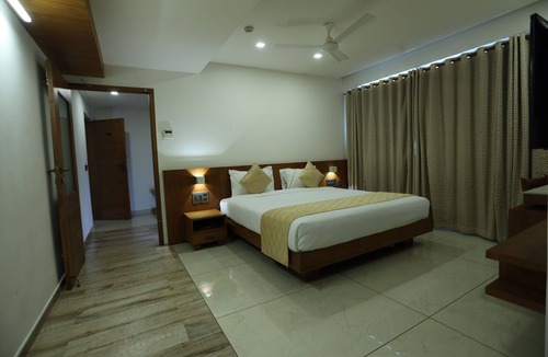 Edappal Hotel | Devalokam Grand