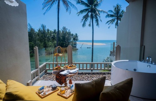 Khuk Khak Beach Villa | Devasom Beach Resort & Villas - Seaside Junior Suite with Jacuzzi