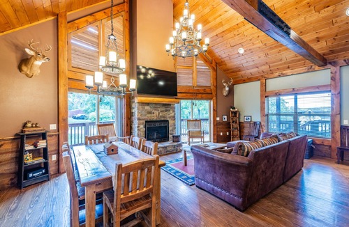 Baraboo Cabin | DEVILS LAKE ESCAPE -NEW OWNERS! SLEEPS 12 -8 BEDS WALK TO THE PARK