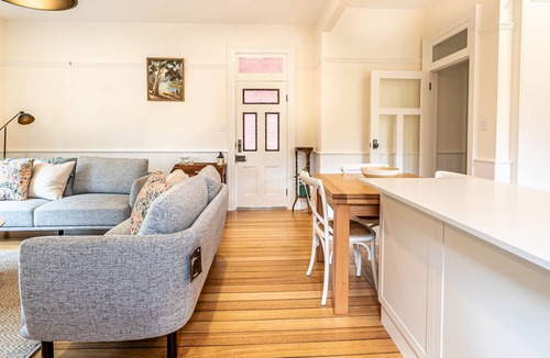 Collinsvale Cottage | Devine Cottage, Collinsvale. Beautifully Renovated Home Only 12minutes From Mona