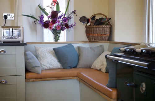 Manaton House | Devon Holiday Home with large garden, hot tub, Sleeps 9. Dartmoor. England