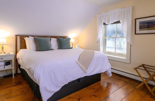 Stowe Bed & Breakfast | Dewey Mountain+Breakfast at the Brass Lantern Inn