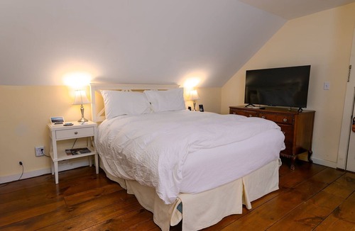 Stowe Bed & Breakfast | Dewey Mountain+Breakfast at the Brass Lantern Inn
