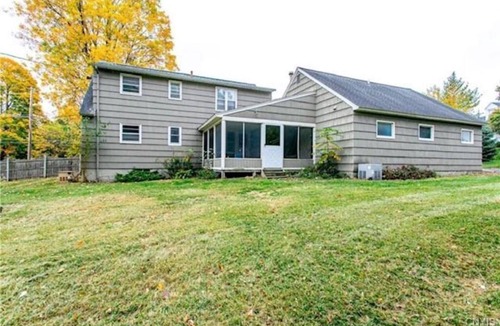 DeWitt Apartment | Dewitt 1st floor unit, close to Syracuse University, Hospitals, 2 bdrm