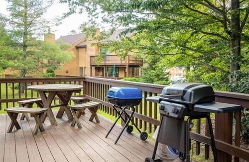Davis Condo | DF 41- Pets OK, End unit! Pool!