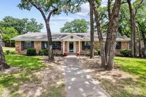 Euless House | DFW World Cup Oasis-Pool & 15 Min to Stadium