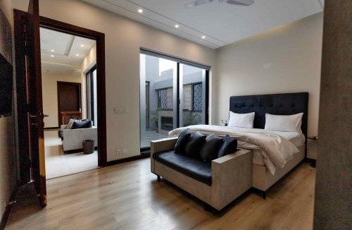 Lahore House | DHA Phase 6 - Executive And Luxurious Rooms - Near Raya, Dolmen and Airport