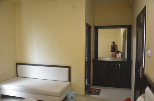 Dhar Hotel | Dhar-Mandav Road