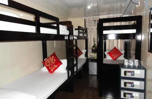 Tsim Sha Tsui House | Dhillon Hostel - Reception 10th floor Block E CHUNGKING MANSION