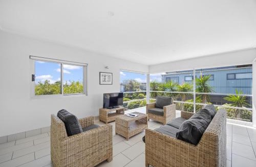 Diamond Beach Apartment | Diamond Beach Beachfront Family Apt