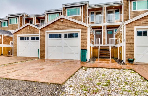 Rockaway Beach House | Diamond Beach Bungalow