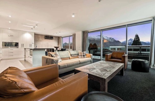 Queenstown City Centre Apartment | Diamond Deluxe Central Q'twn, Private Hot tub