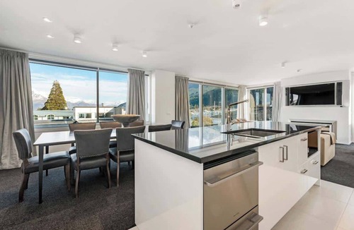 Queenstown City Centre Apartment | Diamond Deluxe Central Q'twn, Private Hot tub