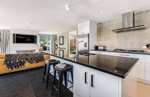 Queenstown City Centre Apartment | Diamond Deluxe Central Q'twn, Private Hot tub