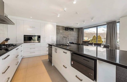 Queenstown City Centre Apartment | Diamond Deluxe Central Q'twn, Private Hot tub