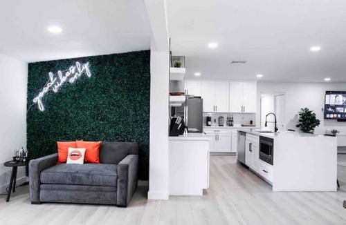 Papago Parkway House | Diamond Desert Gem: Heated Pool & Spa Oasis, 5 min from Old Town Scottsdale!