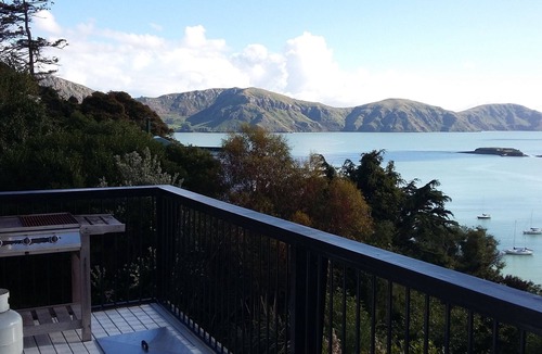 Diamond Harbour House | Diamond Harbour Hideaway Top Flat -Amazing views
