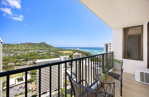 Waikiki Apartment | Diamond Head Dreams Beach Condo with Ocean View!