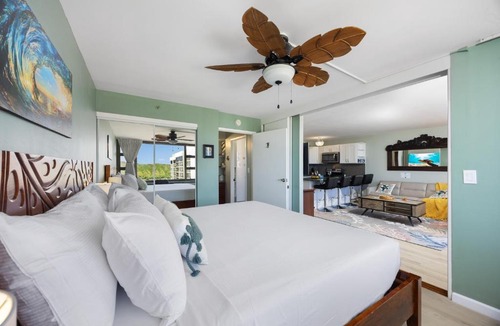 Waikiki Apartment | Diamond Head Dreams Beach Condo with Ocean View!