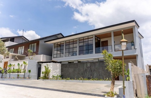 Bandung Villa | Diamond Hill 10 Br Heated Pool