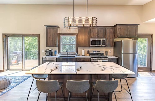De Soto House | Diamond in the Bluff/HOT TUB/Sleeps 6