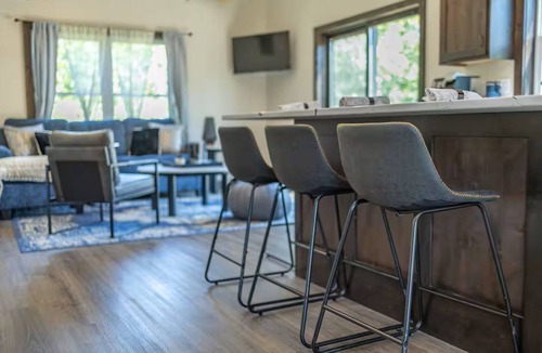 De Soto House | Diamond in the Bluff/HOT TUB/Sleeps 6