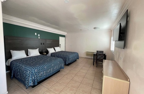 North Hills East Hotel | Diamond INN
