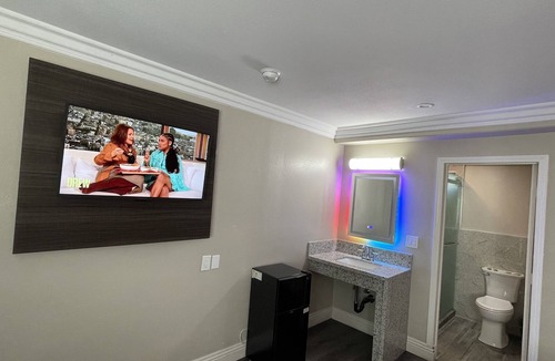 North Hills East Hotel | Diamond INN