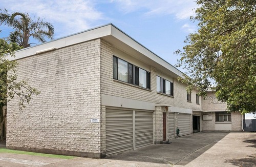 Tugun House | Diamond Place 4 - Absolute Beachfront Tugun - Min. 3 Night Stays!