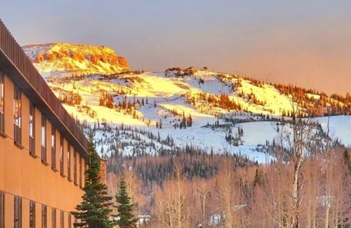 Brian Head Villa | Diamond Resorts Cedar Breaks Lodge & Spa - Studio Accessible Roll-in Shower