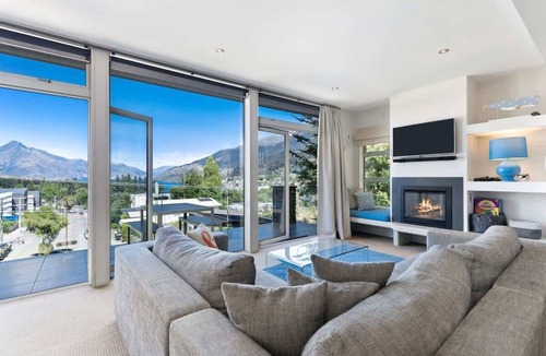 Queenstown City Centre Condo | Diamond Villa CBD Central Location Garage