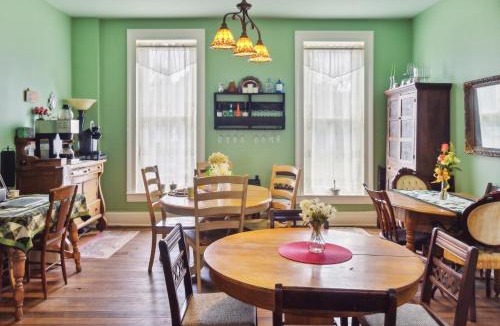 Glasgow Hotel | ​Dickinson Room at Main Street Bed & Breakfast
