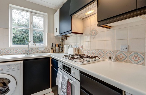 North Moreton Apartment | Didcot White House | Oxfordshire Holiday Let | 2 Beds & Sleeps 4