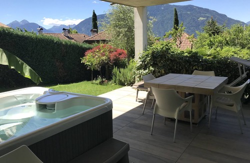 Schenna Apartment | Die Villa Alvarium ist ein Moderner Bau im Bauhaus Stil in Schenna