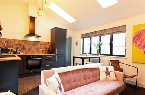 Abbess Roding House | Diesel's Desirable Den, Dogs Welcome, Parking