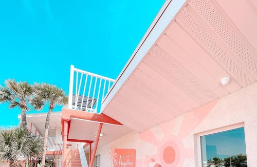 St. Augustine Hotel | Digital Retro Boutique Hotel - Single Queen Near Downtown St. Augustine & the Beach
