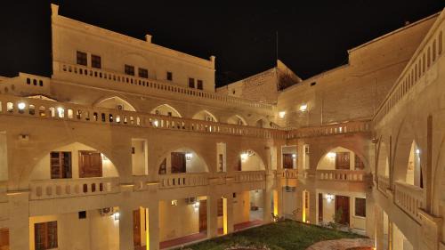 Ortahisar Hotel | Dilek Kaya Otel