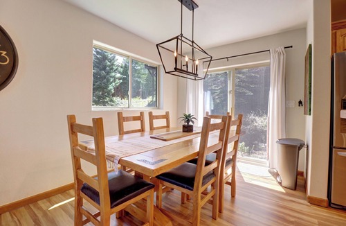 Dillon House | Dillon Townhome, Great Location in Heart of Town LR122