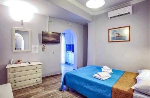 Kamari Bed & Breakfast | Dimitris Villa