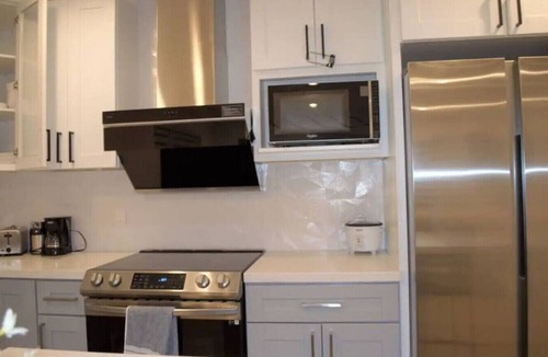 Dimond House | Dimond Abode #1 Modern 2BR/2BA with EV Charger