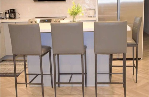 Dimond House | Dimond Abode; Modern Family Vacation Rental in Oakland | Steps from Markets & Cafés
