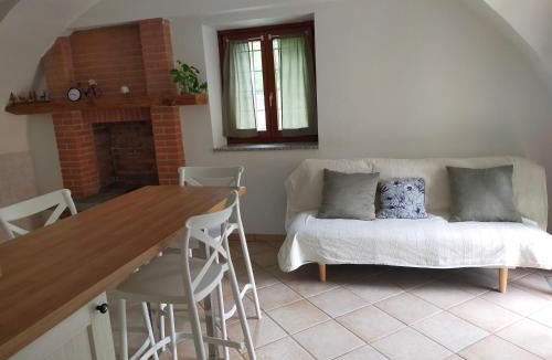 Ivrea Apartment | Dimora 5 laghi -A due passi dal Lago Sirio
