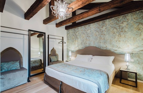 San Polo Hotel | DIMORA CAPULETI