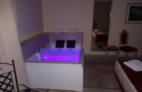 Lecce Historic Center Bed & Breakfast | Dimora Charleston Lecce parcheggio privato in loco gratis