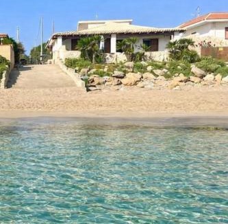 Reitani Villa | Dimora Elma casa sulla spiaggia fronte mare a San Lorenzo vicino Marzamemi