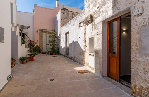Miggiano House | Dimora Giulietta, modern accommodation with vaulted ceilings, in a Salento courtyard