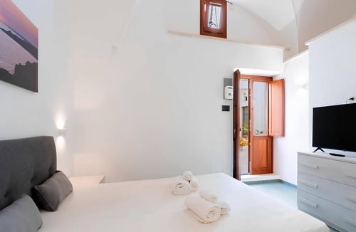 Miggiano House | Dimora Giulietta, modern accommodation with vaulted ceilings, in a Salento courtyard
