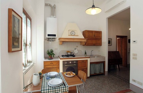 San Frediano Apartment | Dimora Pieri - Davanzati Apartment, historic building in the old center with lift and terrace/balcony