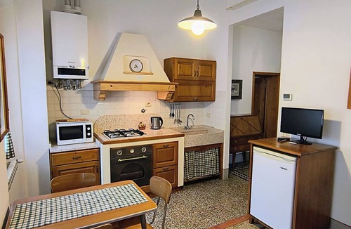 San Frediano Apartment | Dimora Pieri - Davanzati Apartment, historic building in the old center with lift and terrace/balcony